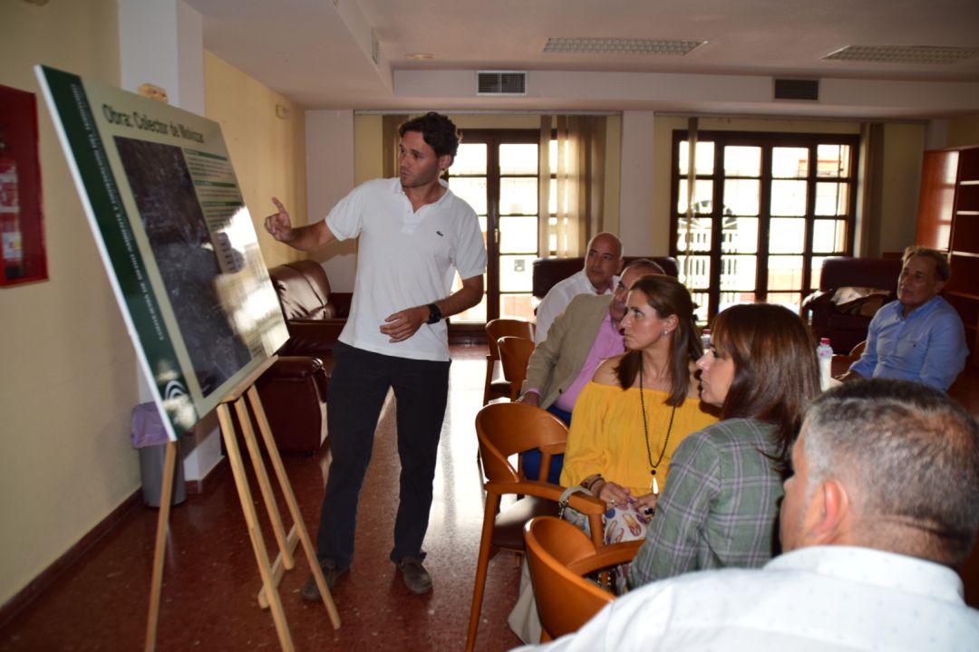 La delegada de medio ambiente de la Junta, Inmaculada Oria, presenta en Molvizar el proyecto del nuevo colector de agua La delegada de medio ambiente de la Junta, Inmaculada Oria, presenta en Molvizar el proyecto del nuevo colector de agua