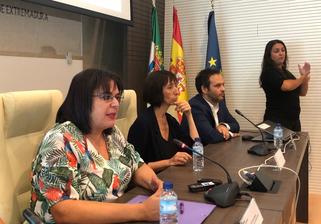 El 112 de Extremadura estará disponible para personas sordas