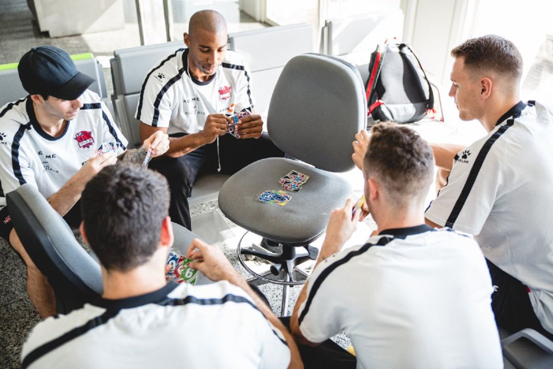 Vildoza, Granger, Voigtmann, Huertas y Garino 'matan' el tiempo en el aeropuert de Loiu. Vildoza, Granger, Voigtmann, Huertas y Garino 'matan' el tiempo en el aeropuert de Loiu.