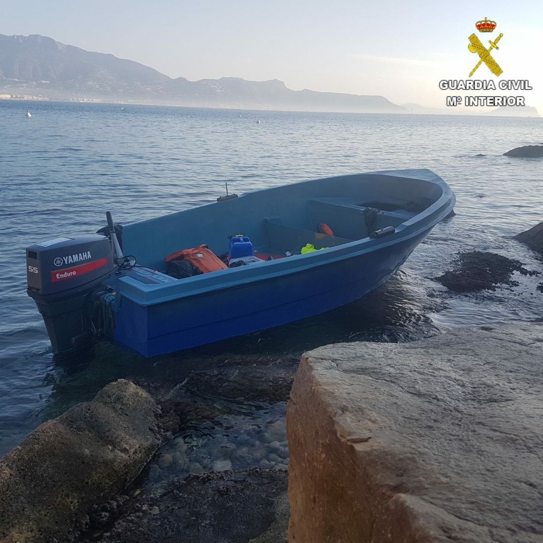 Imagen de la patera localizada el jueves en L'Alfàs del Pi Imagen de la patera localizada el jueves en L'Alfàs del Pi