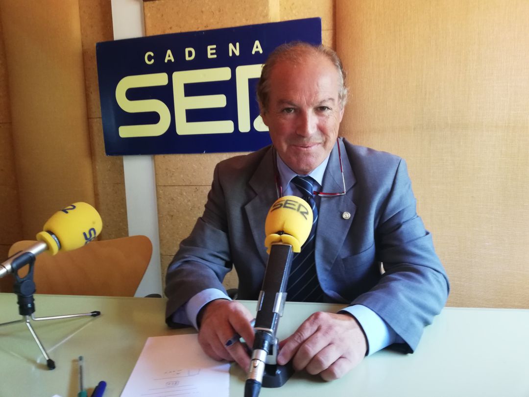Antonio Marín Lara en los estudios de Radio Coca SER Ronda Antonio Marín Lara en los estudios de Radio Coca SER Ronda