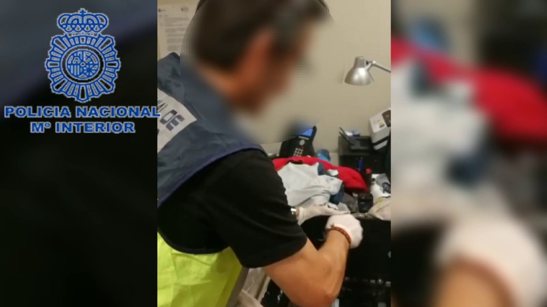 Dos detenidos por intentar introducir 8 kilos de cocaína ocultos en maletas