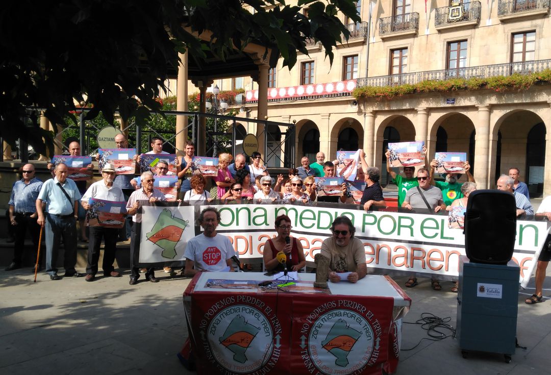 Representantes de varias organizaciones han presentado la Marcha en Tafalla Representantes de varias organizaciones han presentado la Marcha en Tafalla