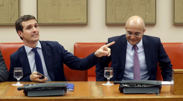 Pablo Casado junto al decano PAul Almeida Pablo Casado junto al decano PAul Almeida