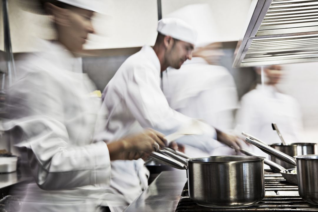 En una cocina profesional todo sucede muy deprisa... En una cocina profesional todo sucede muy deprisa...