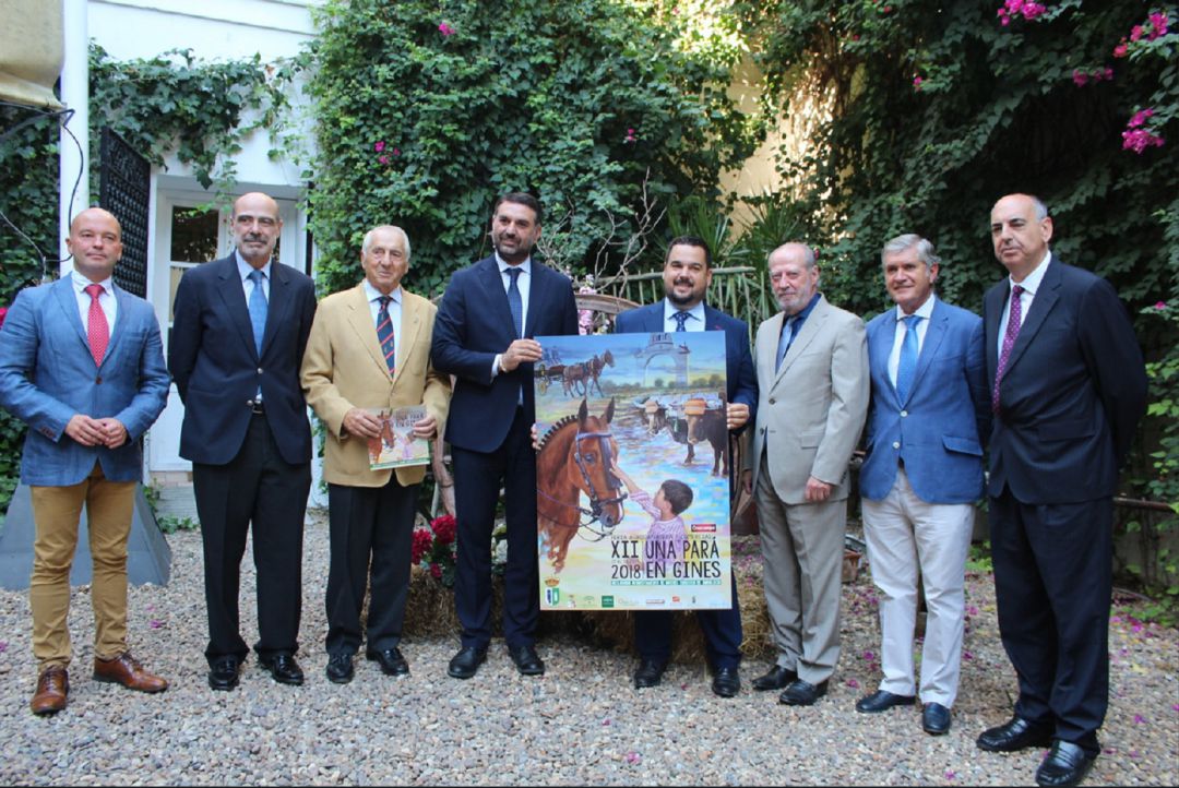 El consejero de Turismo, Francisco Javier Fernández, a la izquierda, y el alcalde de Gines, Romualdo Garrido, sujetan el cartel de la Xii edición de 'Una Pará en Gines' El consejero de Turismo, Francisco Javier Fernández, a la izquierda, y el alcalde de Gines, Romualdo Garrido, sujetan el cartel de la Xii edición de 'Una Pará en Gines'