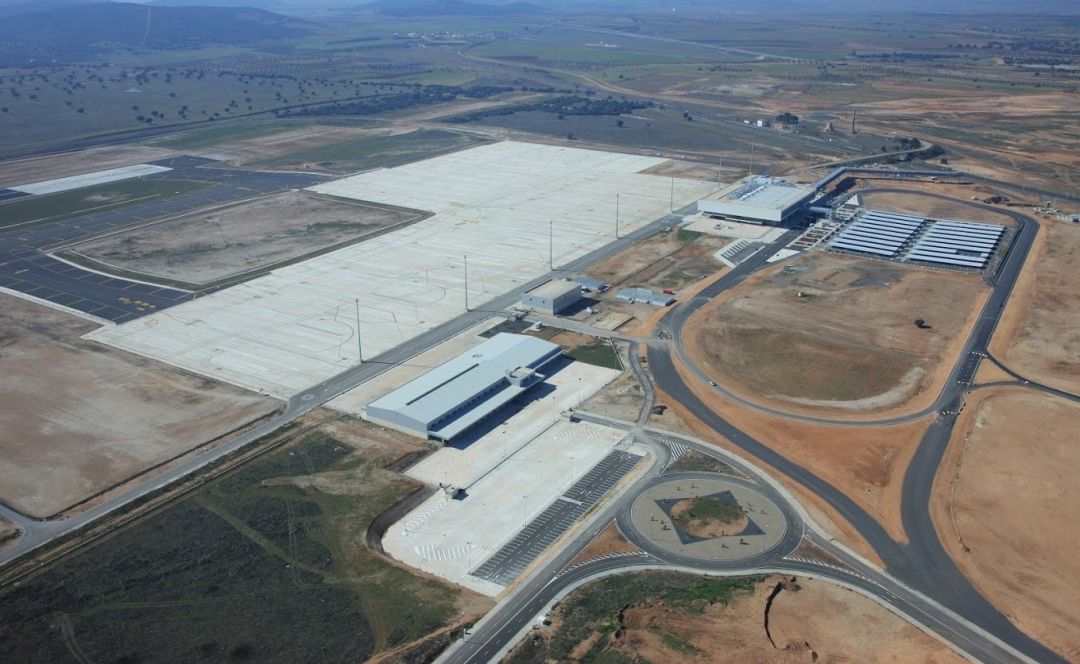 "El aeropuerto estará abierto al tráfico internacional con autorización de AESA, en enero" "El aeropuerto estará abierto al tráfico internacional con autorización de AESA, en enero"