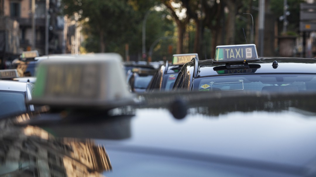 El sector del taxi denunciará ante la CNMC que Uber y Cabify ofrezcan viajes gratis
