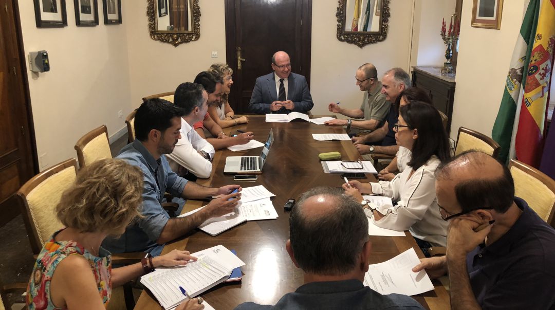 El alcalde de Jaén, Javier Márquez (centro), preside la Comisión de Urbanismo. El alcalde de Jaén, Javier Márquez (centro), preside la Comisión de Urbanismo.