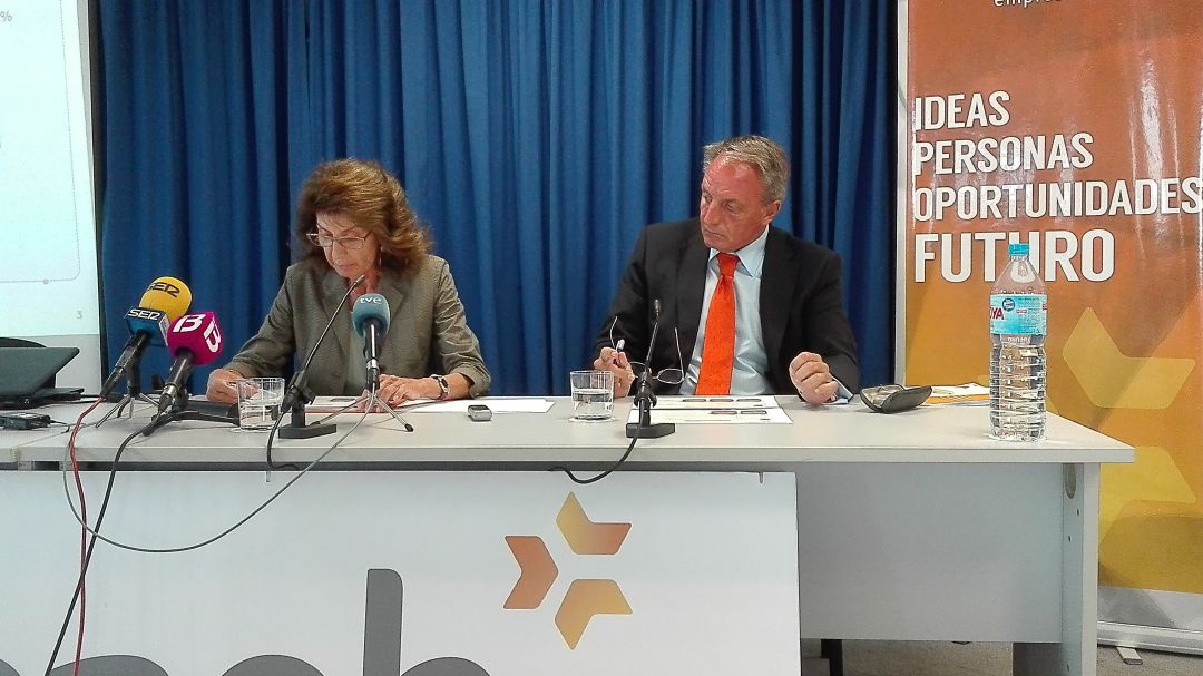 CAEB presentó en Maó su informe de coyuntura económica del segundo trimestre del año. CAEB presentó en Maó su informe de coyuntura económica del segundo trimestre del año.