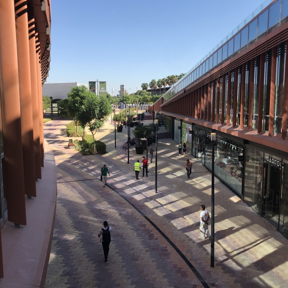 Todo preparado para la apertura del Centro Comercial Torre Sevilla