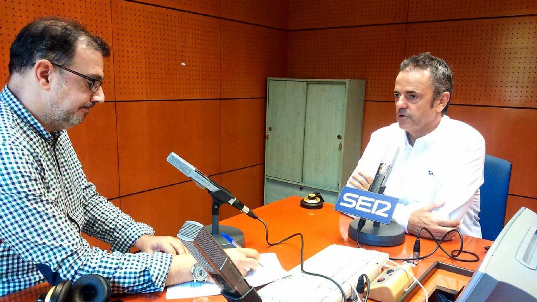 Porfirio Fisac en los estudios de Radio Zaragoza Porfirio Fisac en los estudios de Radio Zaragoza