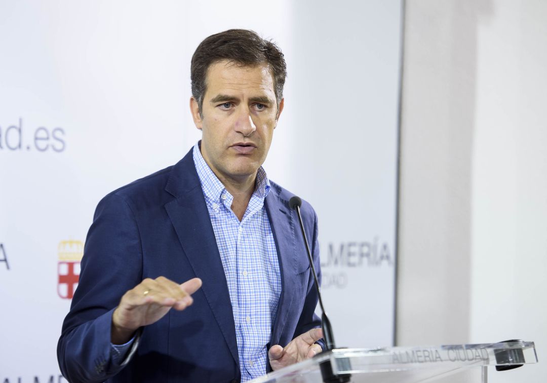 Castellón cree que Ábalos se reúne solo "con los alcaldes de su partido"
