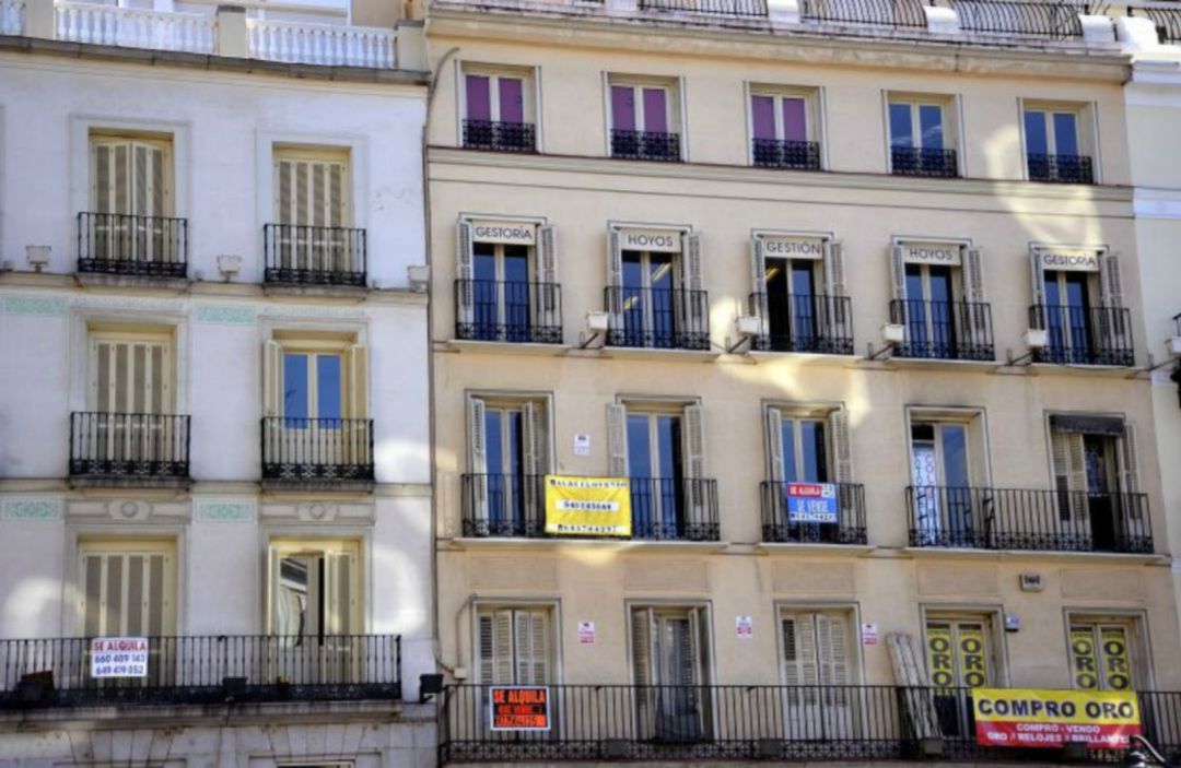 La intención del Gobierno de cambiar la ley para que las comunidades de vecinos decidan sobre los pisos turísticos enfrenta a propietarios de estas viviendas y a administradores de fincas: Cara a cara entre los administradores de fincas y propietarios de pisos turísticos La intención del Gobierno de cambiar la ley para que las comunidades de vecinos decidan sobre los pisos turísticos enfrenta a propietarios de estas viviendas y a administradores de fincas: Cara a cara entre los administradores de fincas y propietarios de pisos turísticos