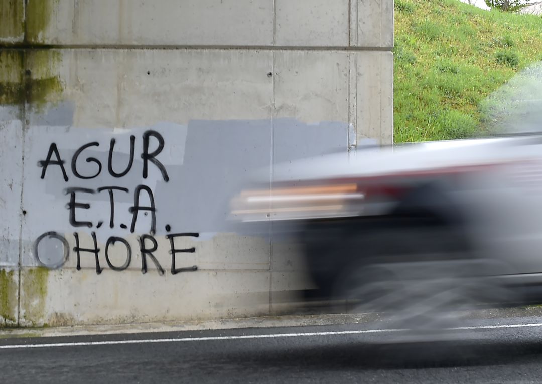 Pintada en Euskadi celebrando el final de ETA Pintada en Euskadi celebrando el final de ETA