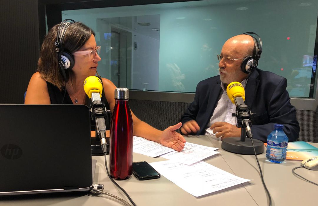 Àngels Barceló y José Félix Tezanos, durante la entrevista. Àngels Barceló y José Félix Tezanos, durante la entrevista.