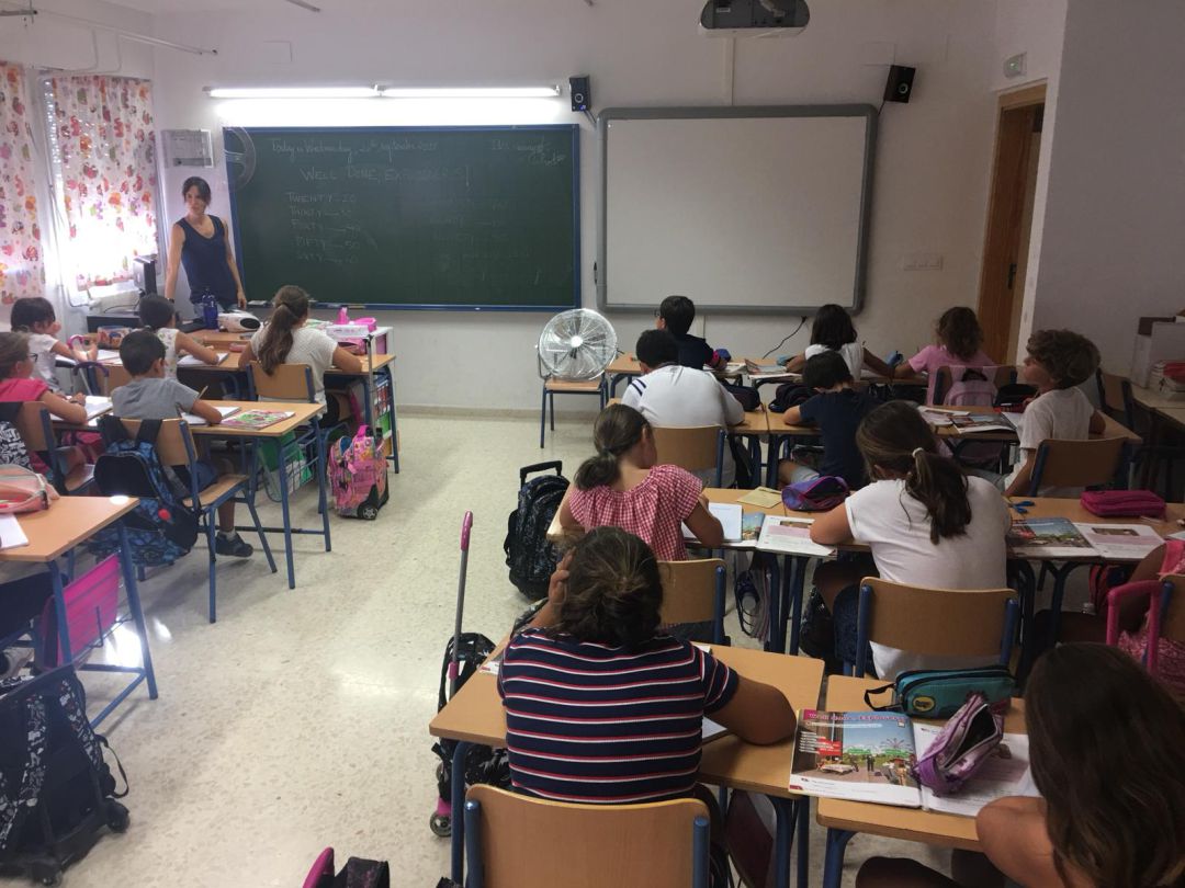 Los 20 ventiladores se han instalado en las aulas de infantil y primaria Los 20 ventiladores se han instalado en las aulas de infantil y primaria