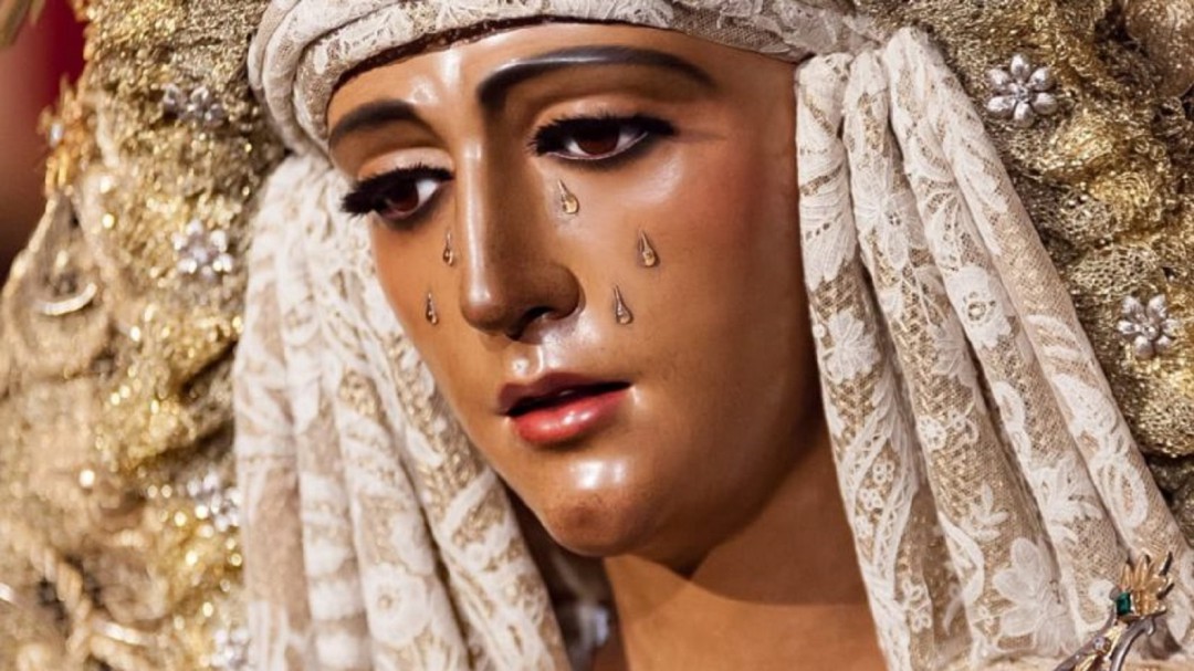 La Esperanza de Triana sale en Rosario de la Aurora