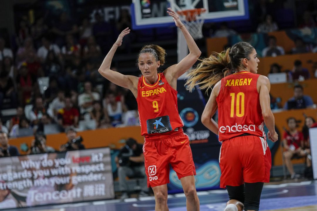 Laia Palau y Marta Xargay celebran una canasta de España
Laia Palau y Marta Xargay celebran una canasta de España