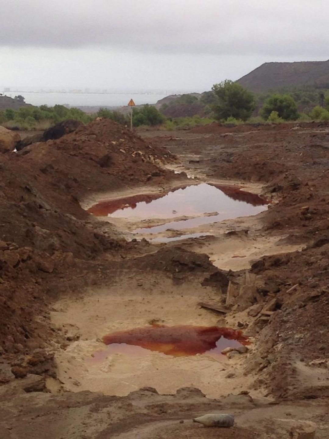 Podemos reclama que se acabe con "los ríos rojos tóxicos" en la Sierra Minera Podemos reclama que se acabe con "los ríos rojos tóxicos" en la Sierra Minera