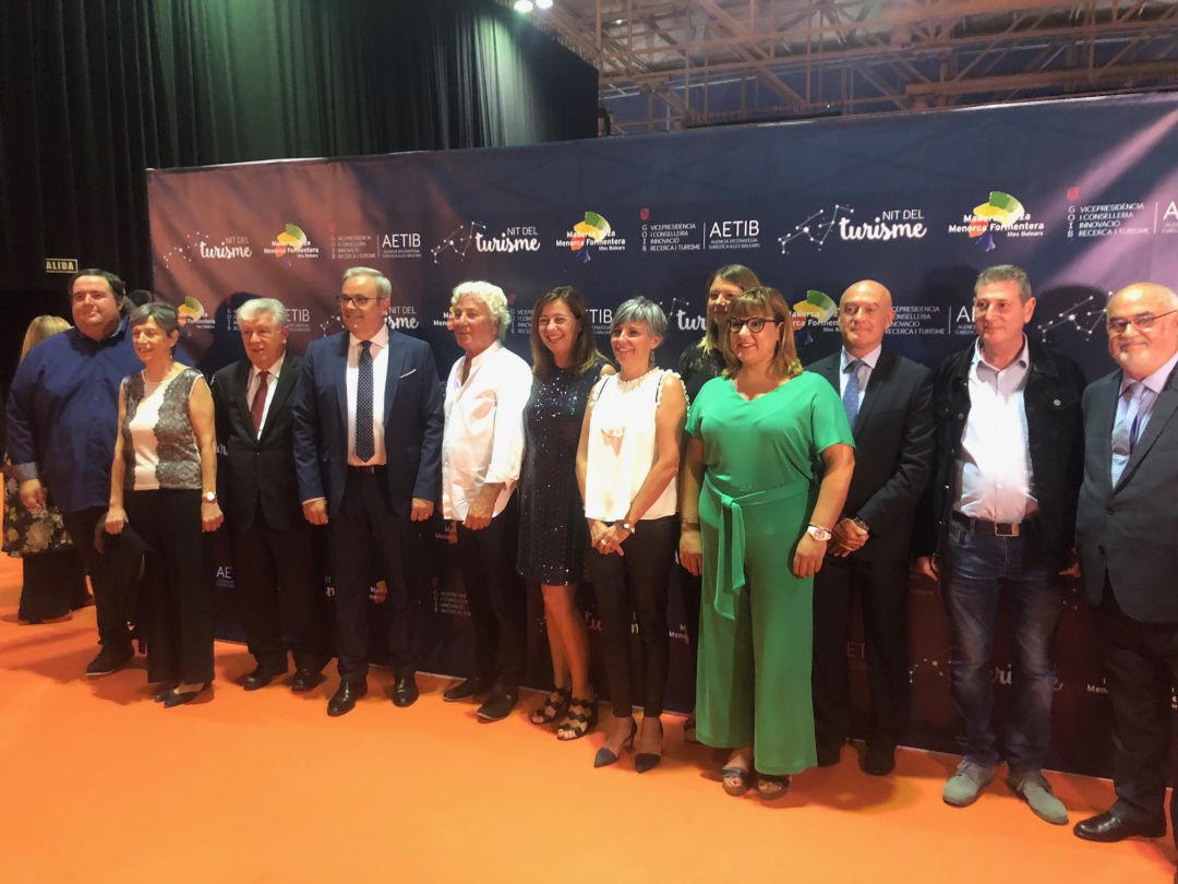 Algunas de las autoridades posando antes de la gala Algunas de las autoridades posando antes de la gala