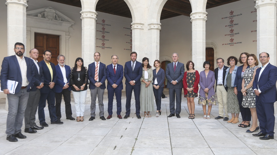 Incentivos a los universitarios para mejorar el padrón