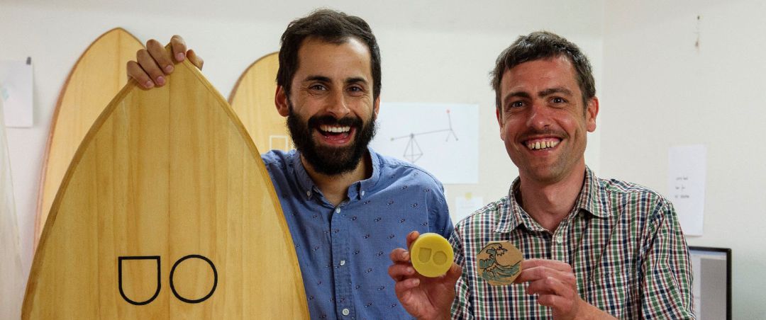 Un apicultor y un programador informático de A Coruña, Iñaki López y Pablo Blanco. Un apicultor y un programador informático de A Coruña, Iñaki López y Pablo Blanco.