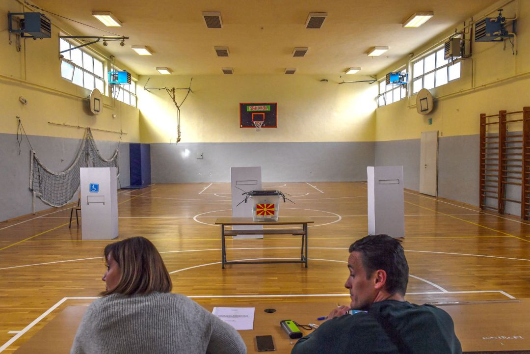 Urna para votar en el referéndum de Macedonia Urna para votar en el referéndum de Macedonia