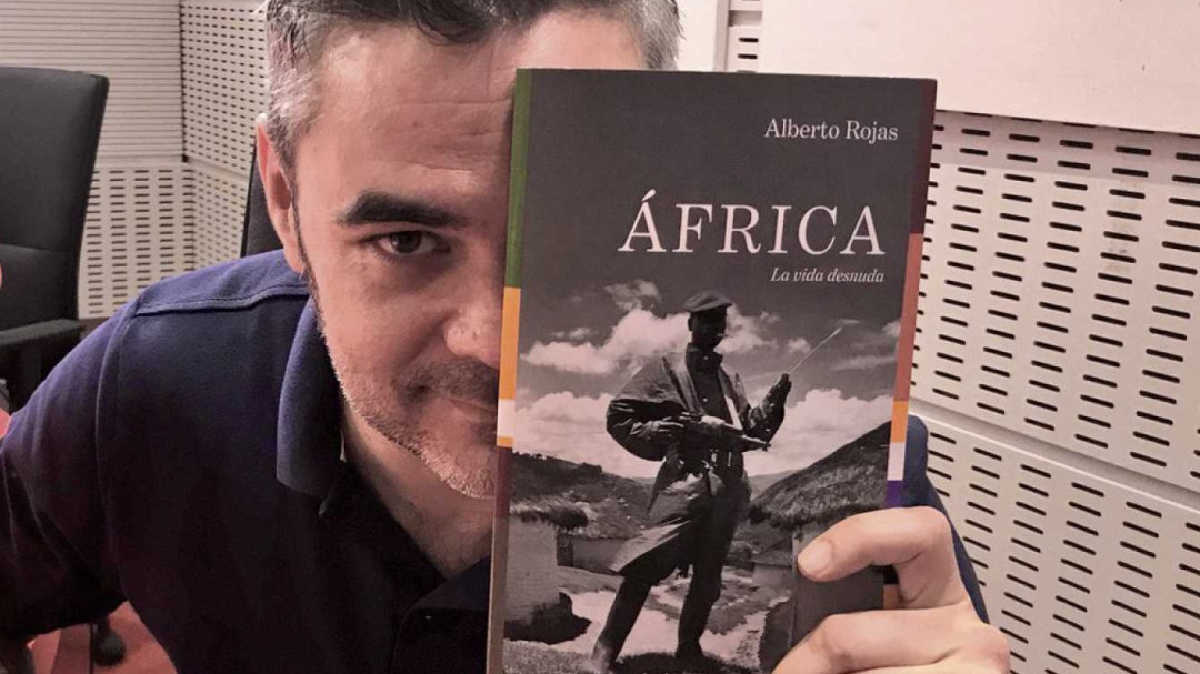 El periodista del Diario el Mundo Alberto Rojas, participa, en Asturias, en el programa de Seguir con vida en África de MSF
