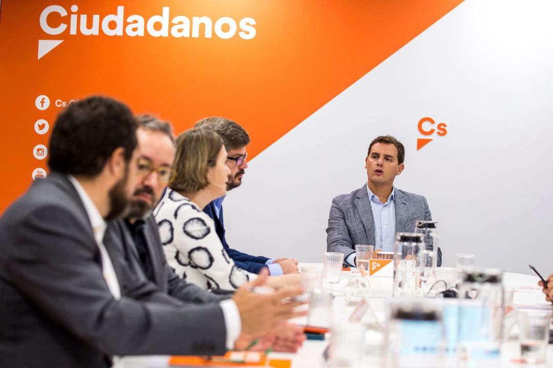 El líder de Ciudadanos, Albert Rivera (d), preside la reunión del Comité Permanente del partido El líder de Ciudadanos, Albert Rivera (d), preside la reunión del Comité Permanente del partido
