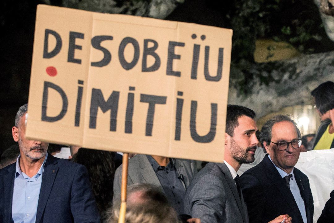 El presidente de la Generalitat, Quim Torra y el presidente del Parlament, Roger Torrent, hablan con los manifestantes. El presidente de la Generalitat, Quim Torra y el presidente del Parlament, Roger Torrent, hablan con los manifestantes.