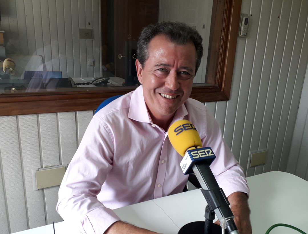 Juan Fernández, alcalde de Linares. Juan Fernández, alcalde de Linares.