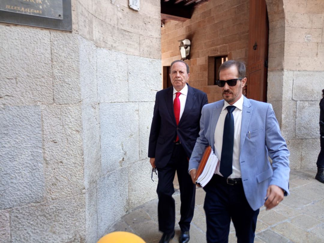 Rodríguez a su salida de los juzgados. Rodríguez a su salida de los juzgados.
