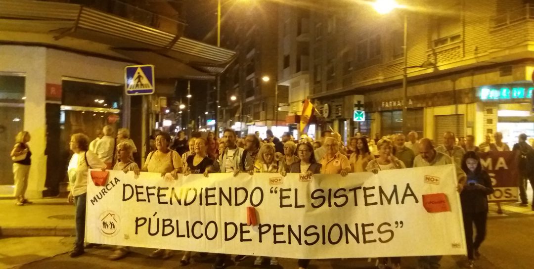 La cabeza de la manifestación en la calle Puerta Nueva La cabeza de la manifestación en la calle Puerta Nueva