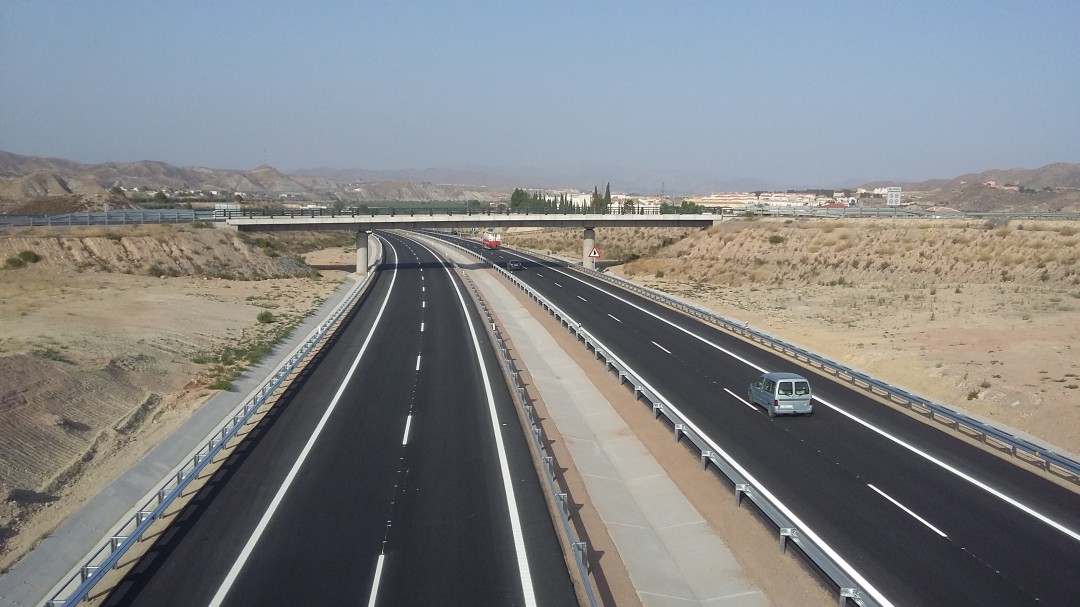 Más de tres años sin trabajadores ni máquinas en la autovía del Almanzora