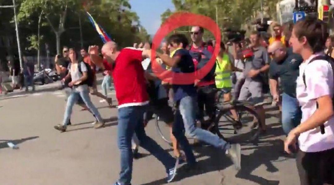 El momento de la agresión, que ha sido difundido ampliamente en Twitter en los últimos días El momento de la agresión, que ha sido difundido ampliamente en Twitter en los últimos días