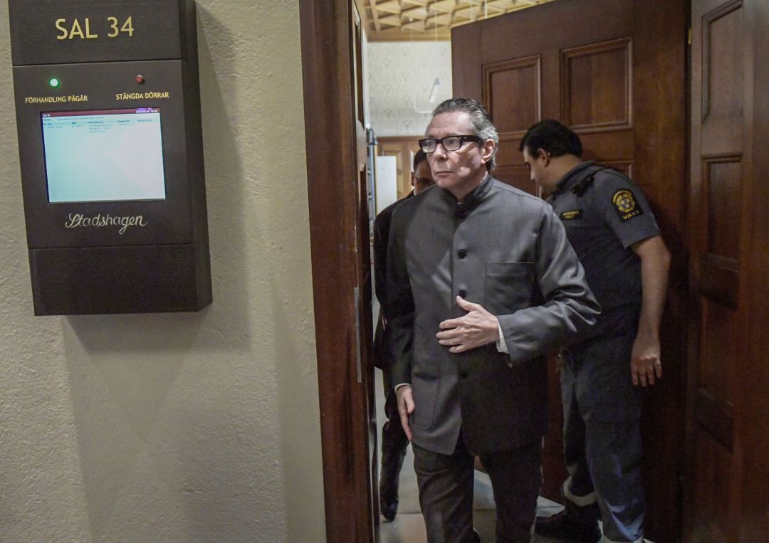 El artista francés Jean-Claude Arnault (izq) en su llegada al juicio
por violación en el Tribunal del distrito de Estocolmo. El artista francés Jean-Claude Arnault (izq) en su llegada al juicio
por violación en el Tribunal del distrito de Estocolmo.