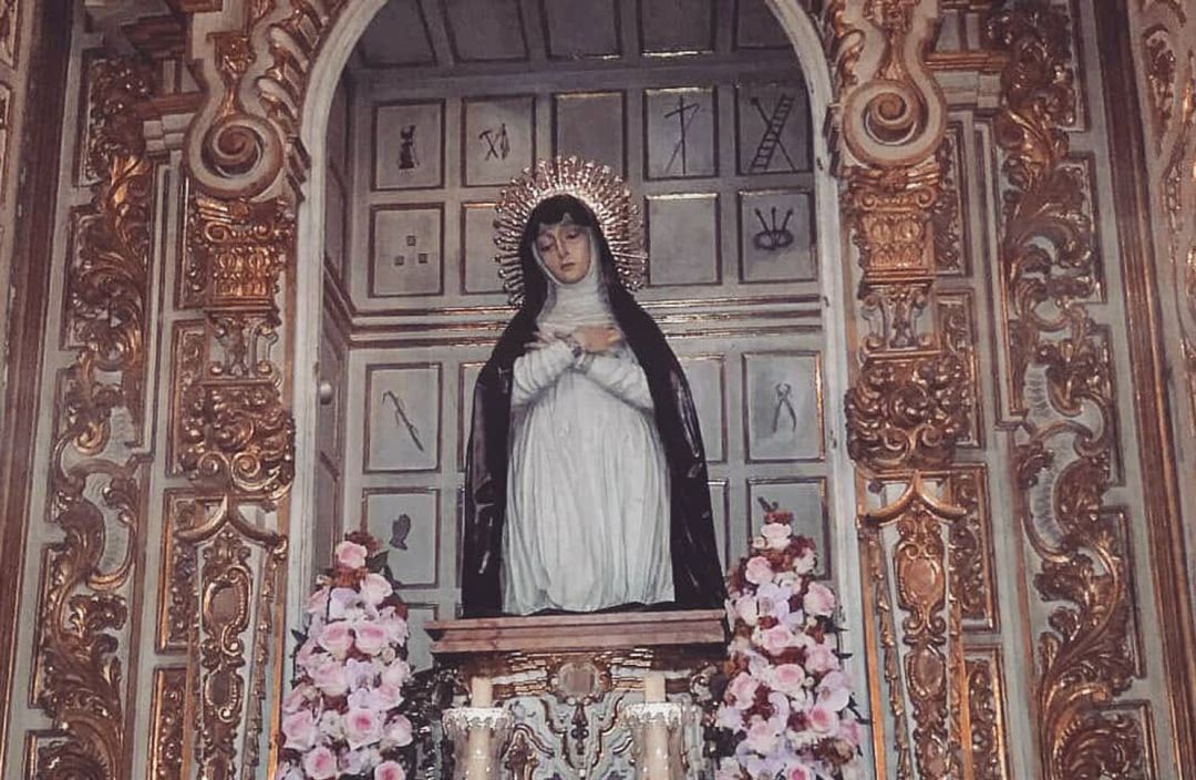 Imagen de La Soledad, de José de Mora, al culto en la iglesia de Santa Ana de Granada Imagen de La Soledad, de José de Mora, al culto en la iglesia de Santa Ana de Granada
