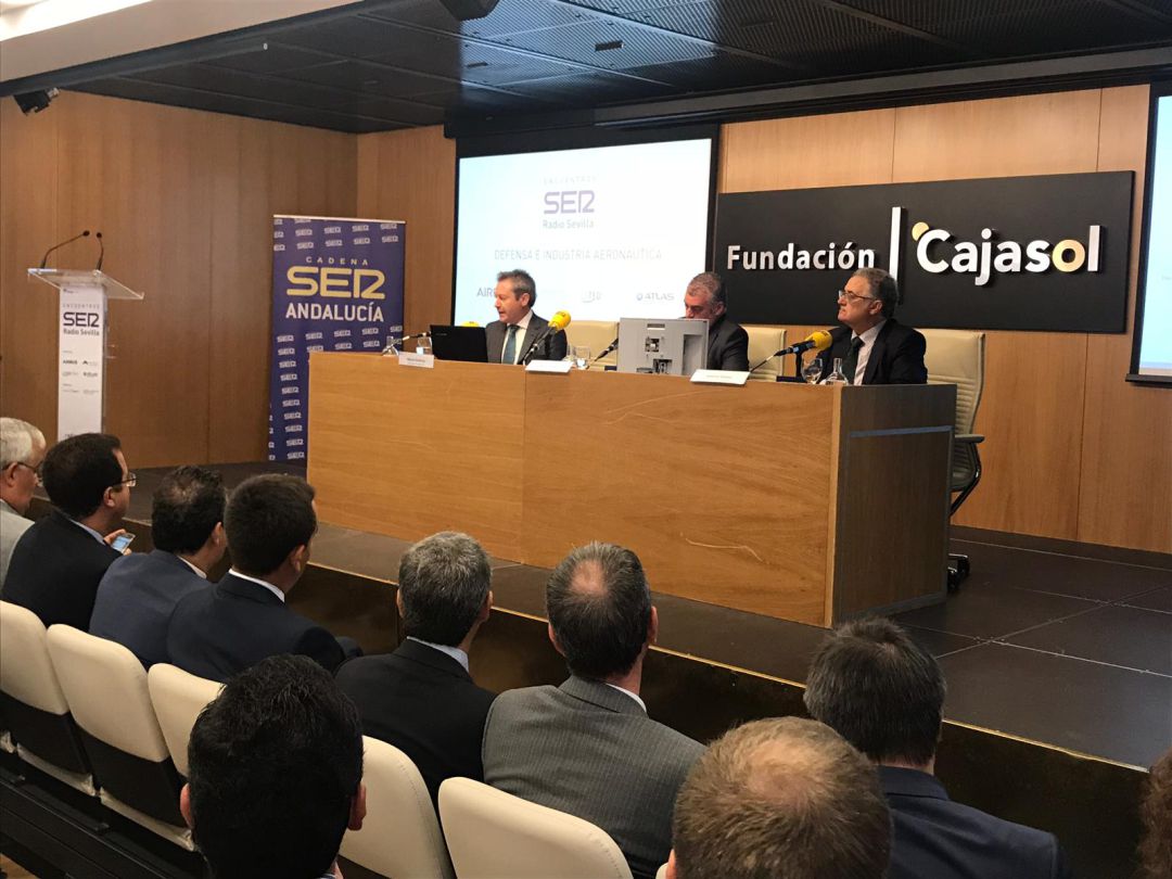 Airbus España urge a emprender "ya" nuevos programas para garantizar el liderazgo nacional Airbus España urge a emprender "ya" nuevos programas para garantizar el liderazgo nacional