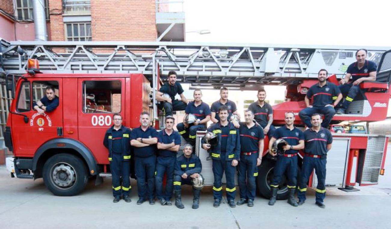 Los Bomberos Interinos Amenazan Con Acciones Penales A La Diputacion Radio Sevilla Cadena Ser