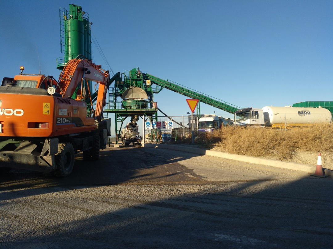 Maquinaria para la construccción de la autovía A32 en Villacarrillo Maquinaria para la construccción de la autovía A32 en Villacarrillo