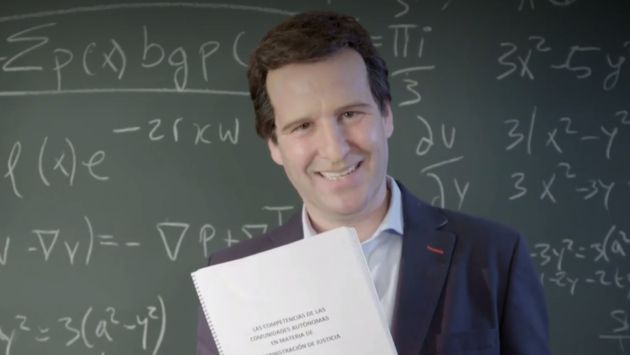 Pablo Casado con su TFM. Pablo Casado con su TFM.