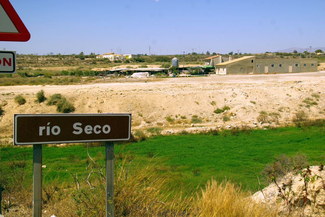 Cauce del río Seco en El Campello (Alicante) Cauce del río Seco en El Campello (Alicante)