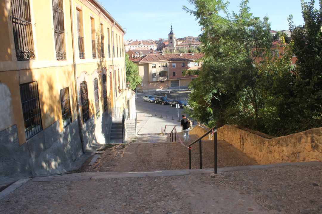 El remonte se instalaría en las escaleras que unen el barrio de San Millán con el paseo del Salón El remonte se instalaría en las escaleras que unen el barrio de San Millán con el paseo del Salón