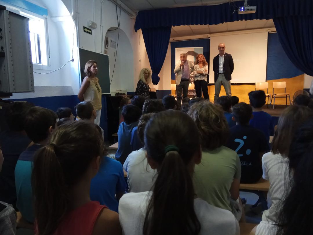 Murillo va al colegio Murillo va al colegio