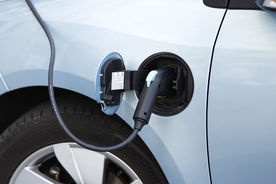 Canarias destinará casi un millón de euros a sustituir su parque móvil por vehículos híbridos y eléctricos.
Canarias destinará casi un millón de euros a sustituir su parque móvil por vehículos híbridos y eléctricos.