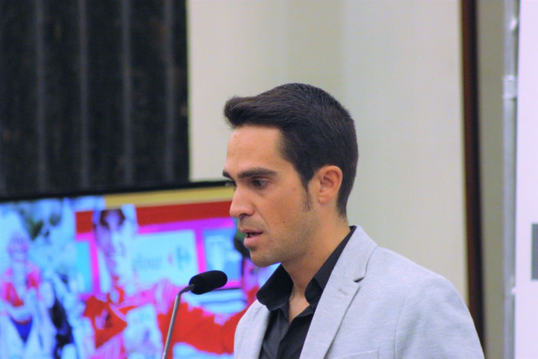Contador: "No había ciclista en el mundo que lo mereciese más que Valverde" Contador: "No había ciclista en el mundo que lo mereciese más que Valverde"