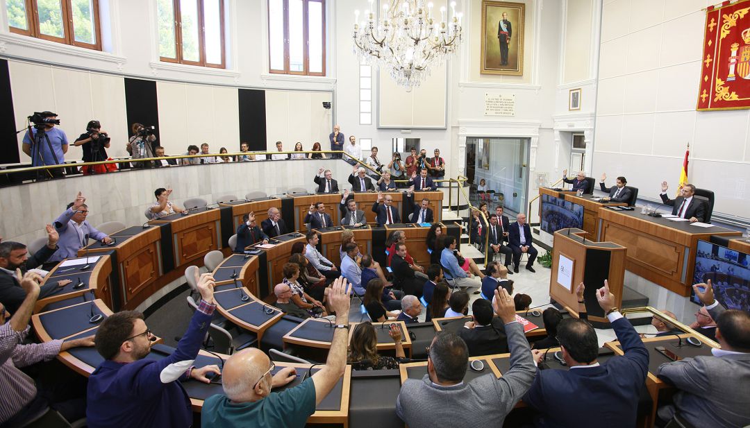 La Diputación concede a Fernández Valenzuela y Luisa Pastor la medalla de oro de la provincia La Diputación concede a Fernández Valenzuela y Luisa Pastor la medalla de oro de la provincia