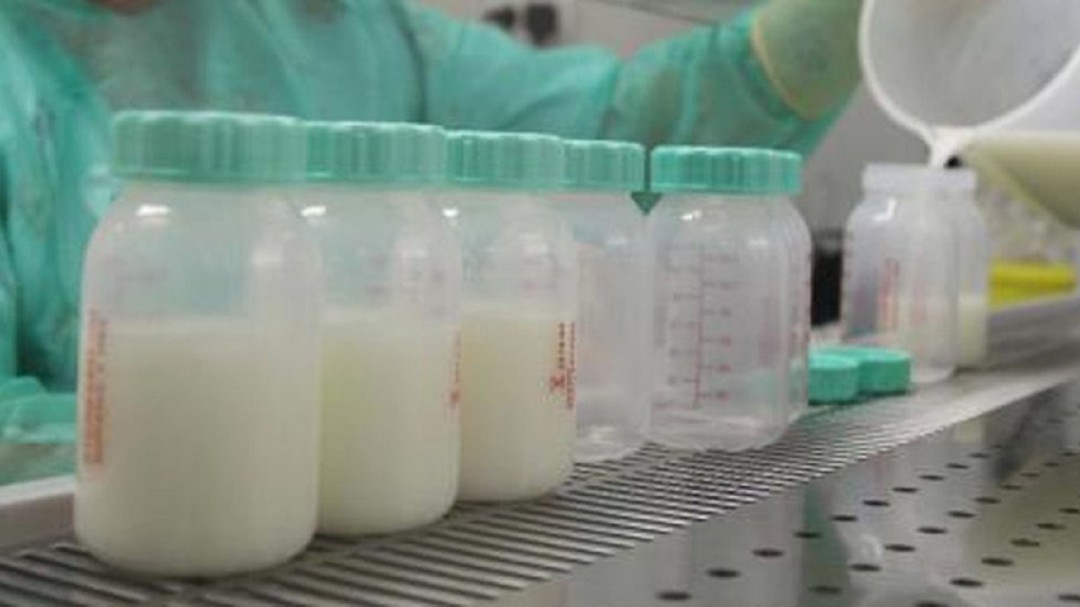 Cien mujeres nutren el banco de leche materna