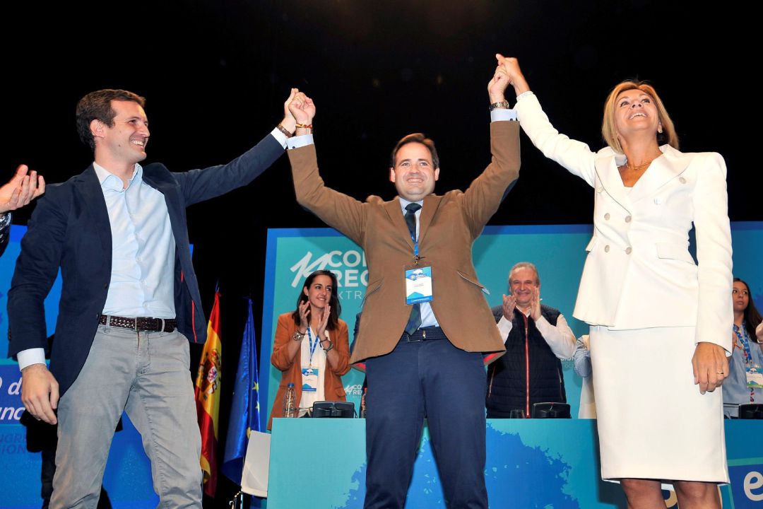 Núñez sucede a Cospedal como presidente del PP regional con el 93% de los votos Núñez sucede a Cospedal como presidente del PP regional con el 93% de los votos